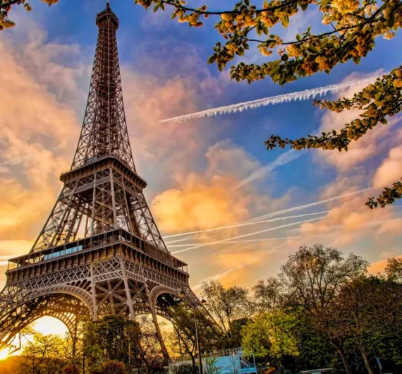Vista panorâmica de Paris com a Torre Eiffel ao fundo, Europa