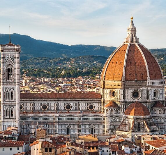 Vista panorâmica de Florença com o Duomo ao fundo, Toscana, Itália